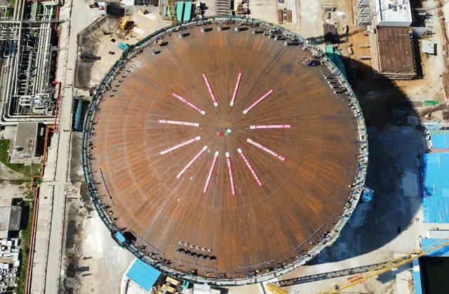 广州工程总承包北非最大LNG项目升顶成功