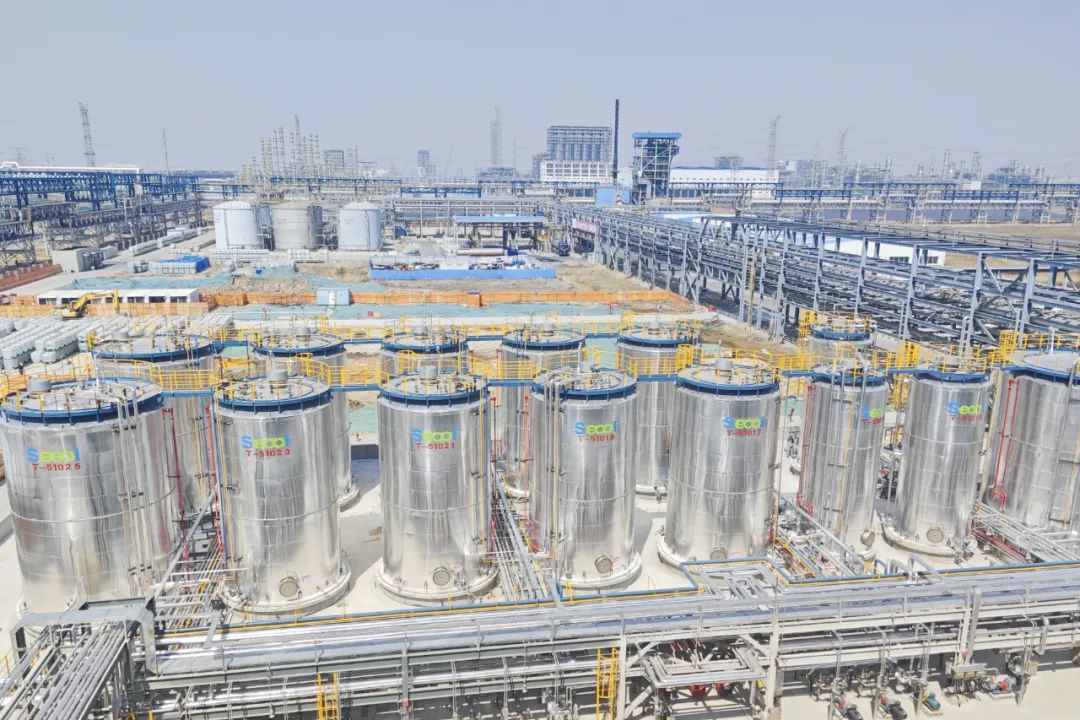 国内首套万吨级脂肪仲醇聚氧乙烯醚装置扩建项目 原料成品罐区投料成功