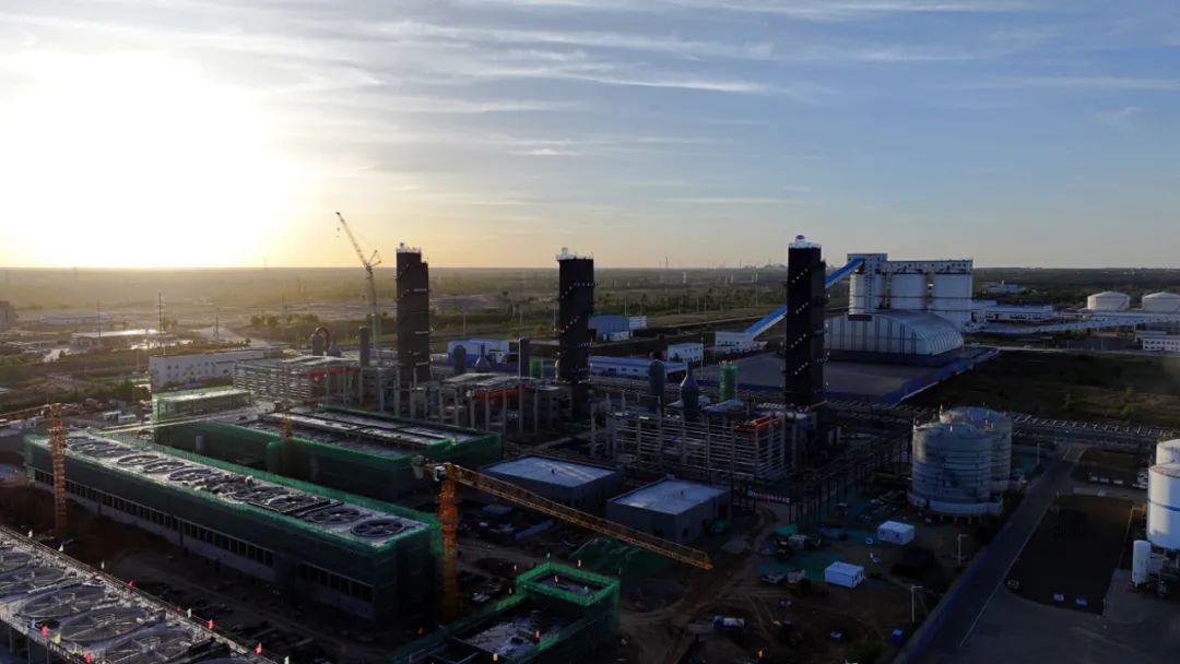 华陆公司中煤榆林煤炭深加工基地项目空分装置冷箱 全部提前封顶